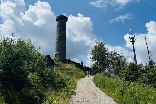 The path up to the Knollen tower