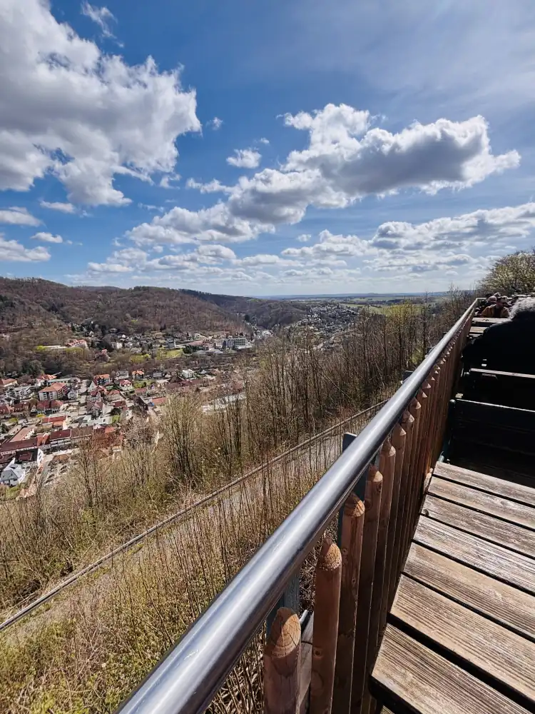 Blick von der Terrasse der Berggaststätte Hausberg über Bad Lauterberg und das Odertal